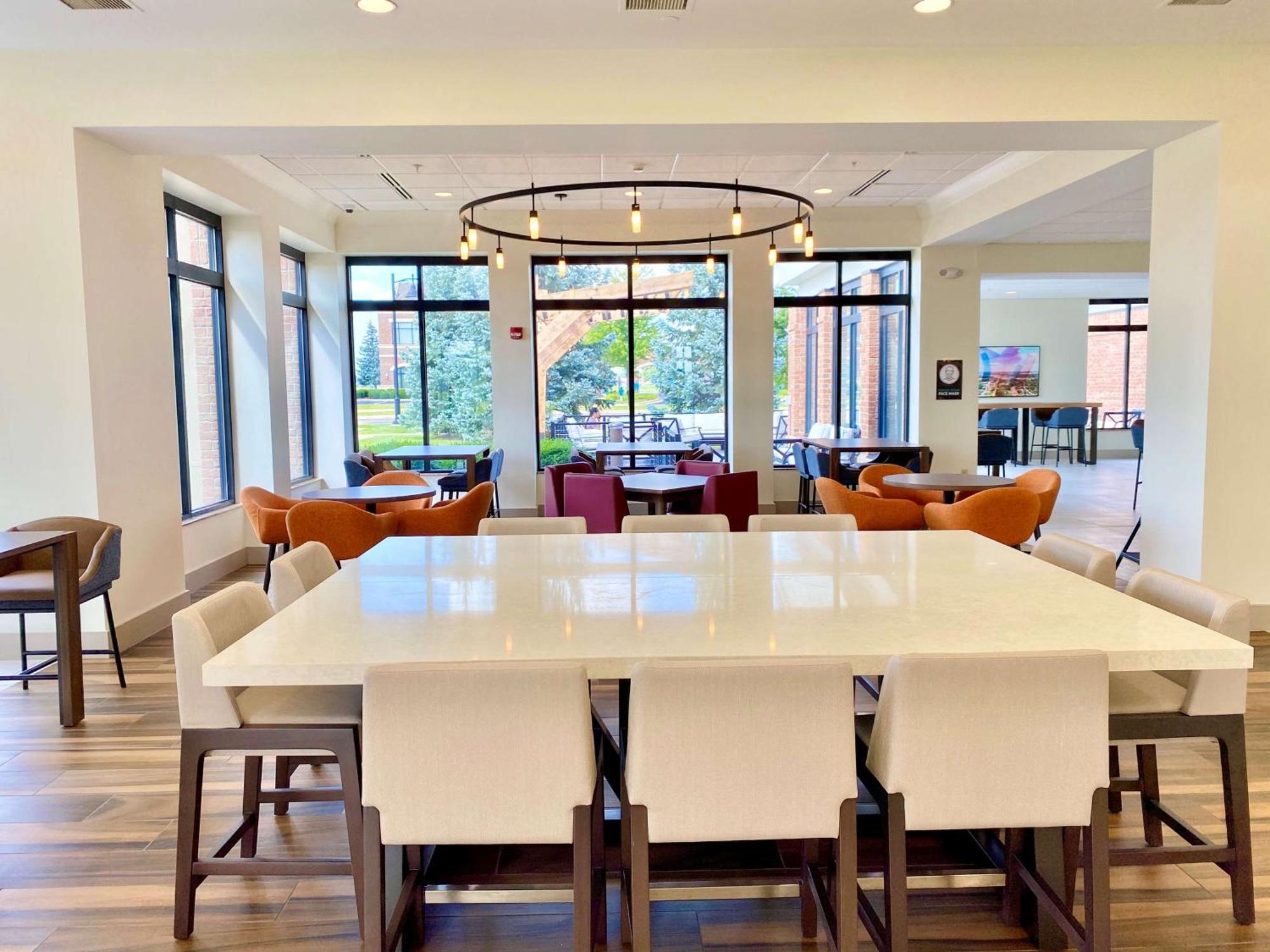 Hilton Garden Inn Oconomowoc Extérieur photo